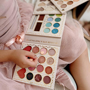 Набор для макияжа Mrs. Ertha "My First Make Up Mon Chérie", 50 оттенков, мульти микс