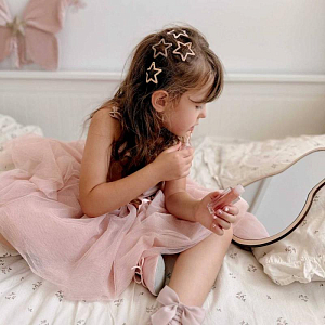 Блеск для губ с ароматом клубники Mrs. Ertha "Glimmies Vegan Nude Pink", нежно-розовый