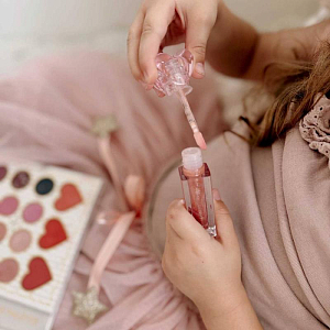 Блеск для губ с ароматом клубники Mrs. Ertha "Glimmies Vegan Nude Pink", нежно-розовый