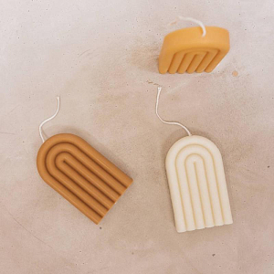 Свеча ароматизированная в виде дуги Mrs. Ertha "Pale Brown White Magnolia", светло-коричневая