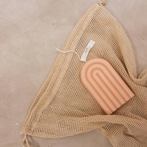 Свеча ароматизированная в виде дуги Mrs. Ertha "Tiger Lily Jasmine", светло-розовая