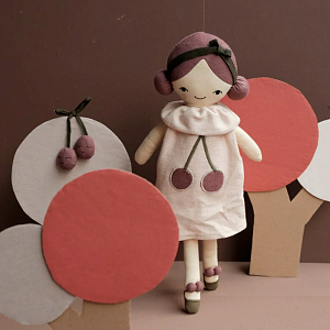 Текстильная кукла Fabelab "Cherry Pie", в вишневом платье, 40 см