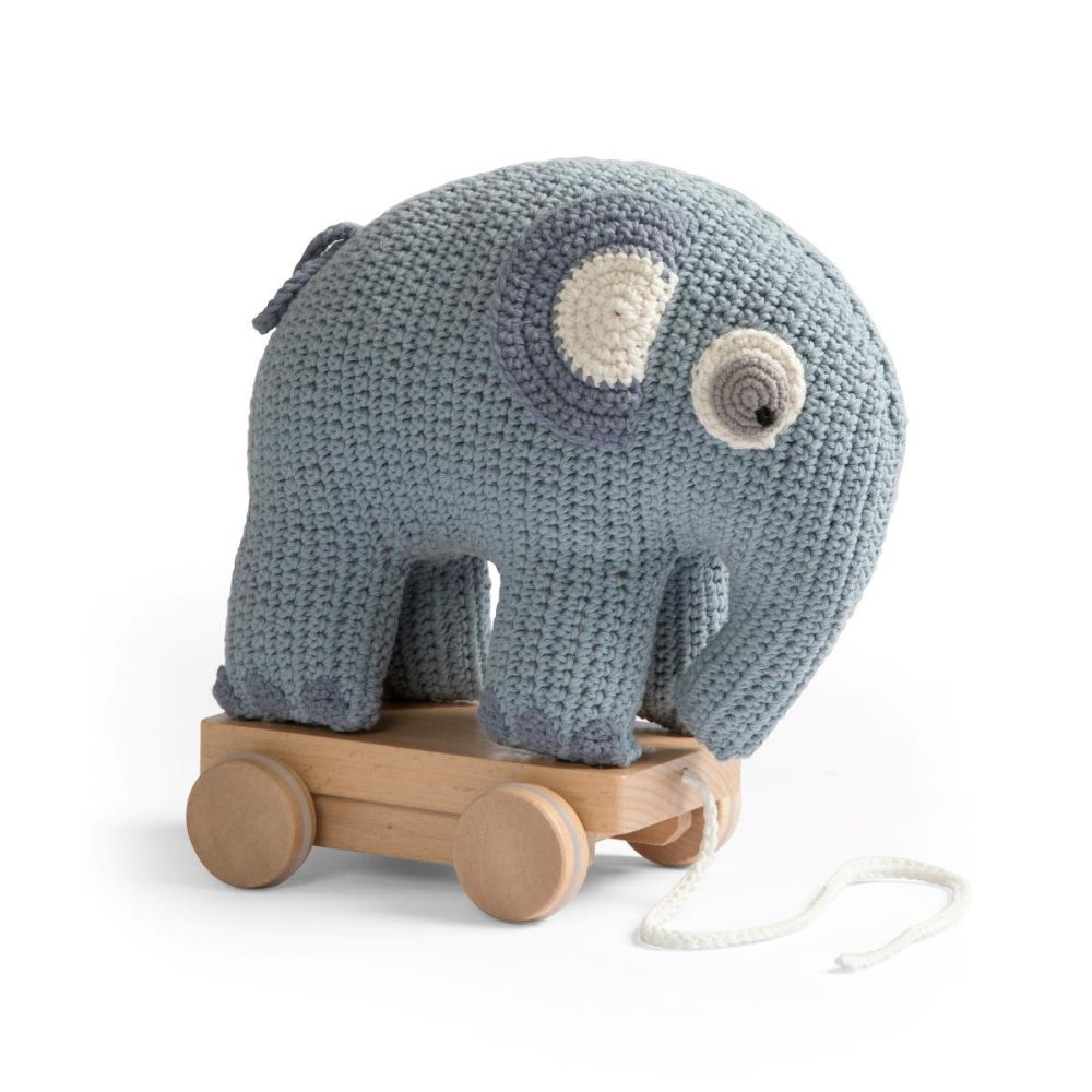 Вязаный слон на колесах Sebra Fanto, пудрово-голубой