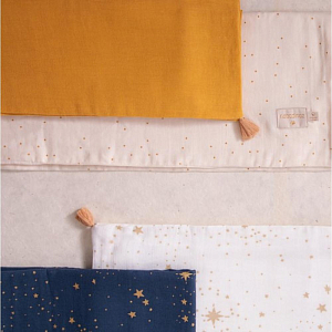 Легкое одеяло Nobodinoz "Treasure Gold Stella/White", россыпь звезд с кремовым, 100 x 70 см